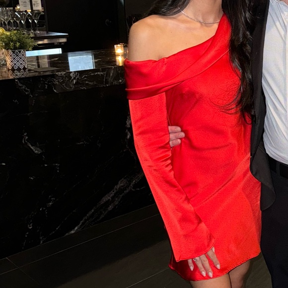 Red Dress - Picture 3 of 3